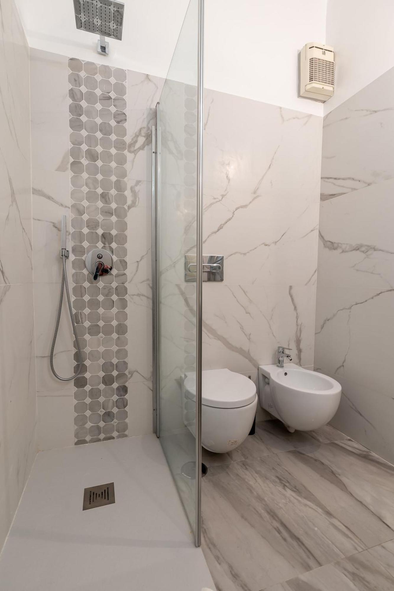 P-Suite Plaza Roma Екстериор снимка